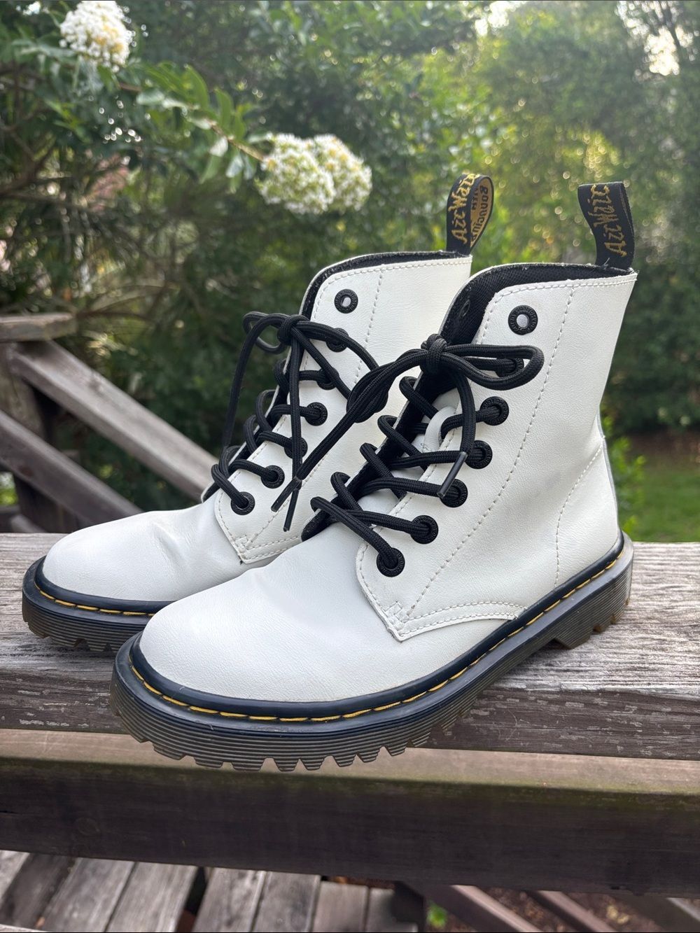 Dr. Martens White Lace Up Boots Women’s Size 6 Luana